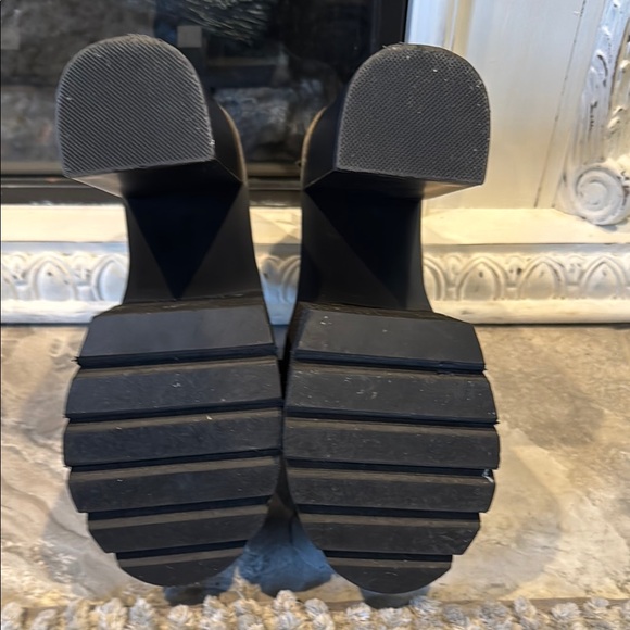 Black Platform Women's Shoes - Picture 4 of 5